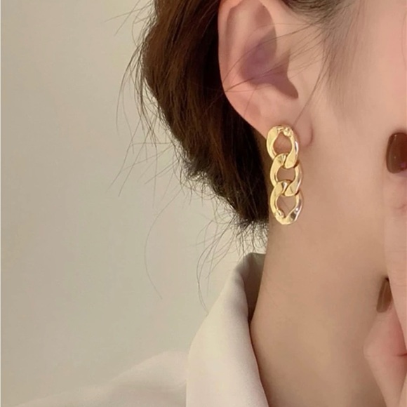 14k gold plated chain design drop earrings - Picture 3 of 4